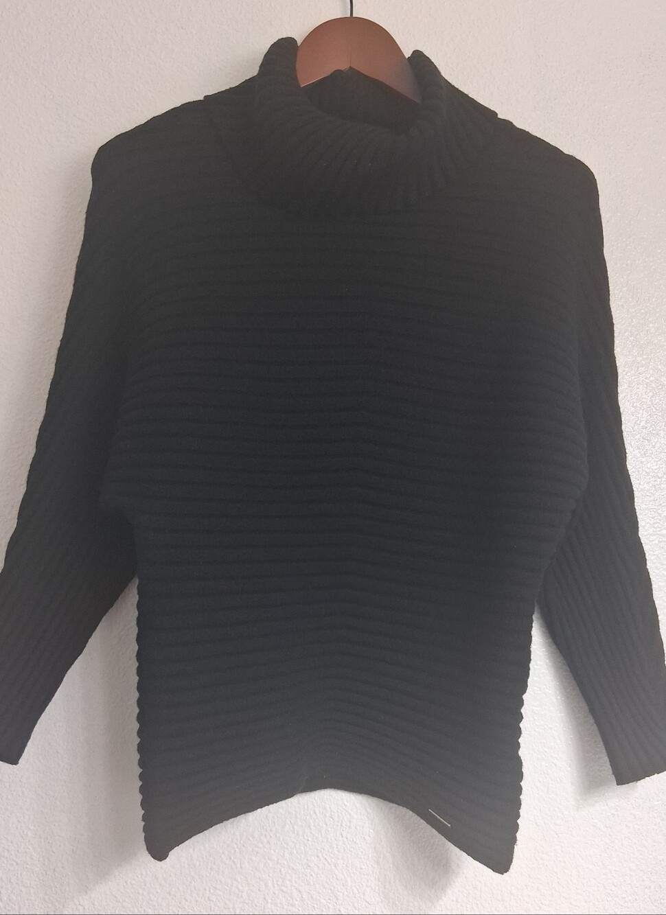 T Tahari Black Ribbed Turtleneck  Sweater    Size S